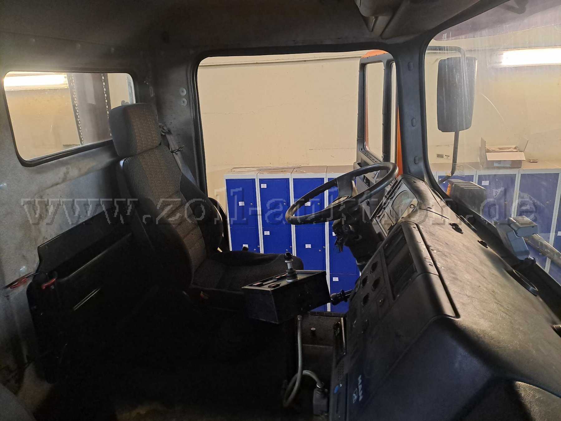 Innenraum zum Fahrersitz