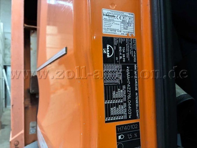 Türschild mit Angaben vom Fahrzeug