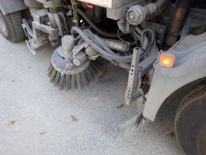 MAN Kehrmaschine FAUN Kehrbesen seitlich