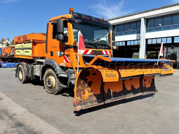 1 MAN TGM 13.250, 15t zGG inkl. Bucher Pflug und Küpper-Weisser Streuer – foto 3 – kavel bij Zoll-Auktion, Bielefeld