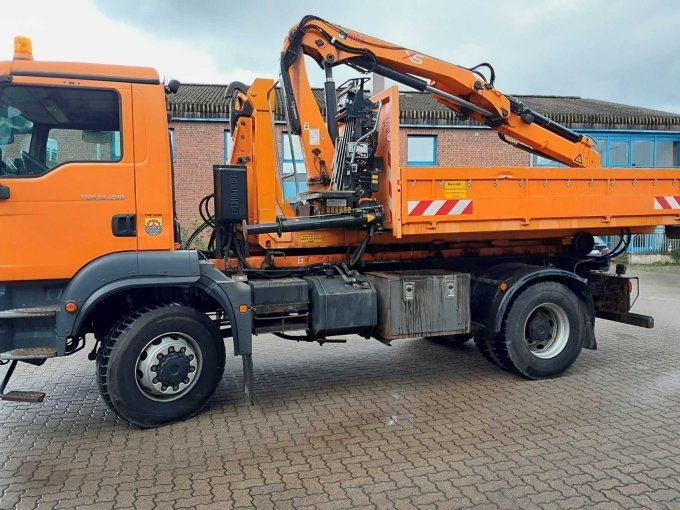 1 MAN TGM 18 t afrolkipper met laadkraan – foto 2 – kavel bij Zoll-Auktion, Glinde