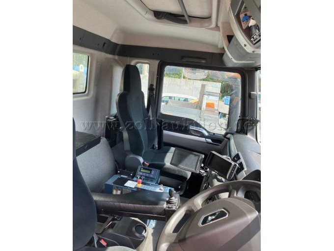 Fahrerhaus von rechts