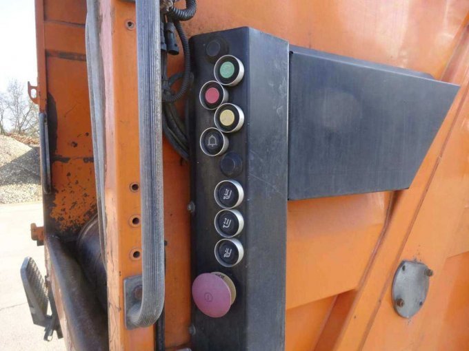 MAN TGS 26.320 Müllwagen FAUN Seitenansicht