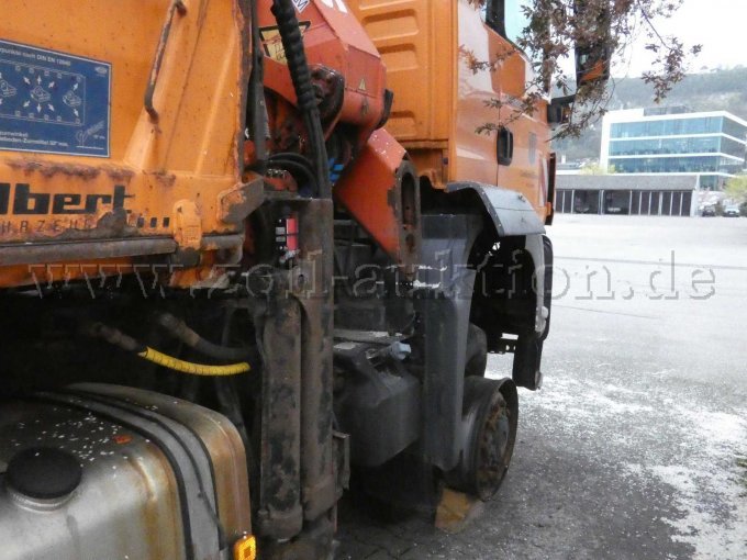 LKW + Schadstelle vorne rechts