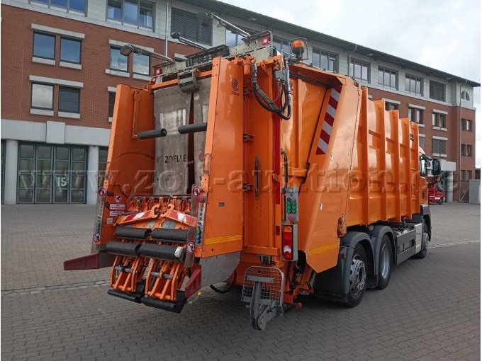 Fahrzeug von hinten rechts