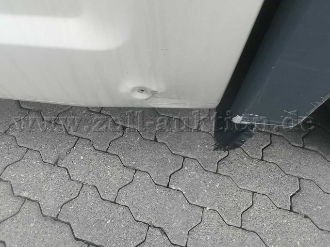 Abdeckung von Abgas Box beschädigt