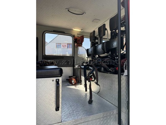 Das Bild zeigt den Innenraum (Sitzplätze) der Einsatzkräfte