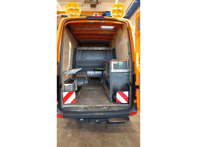 MB Sprinter, Ansicht von hinten mit geöffneten Hecktüren