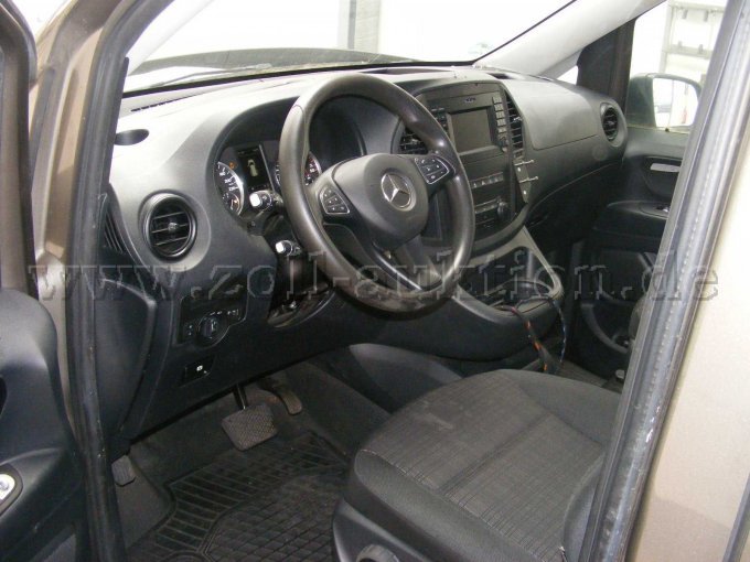 Fahrersitz und Cockpit