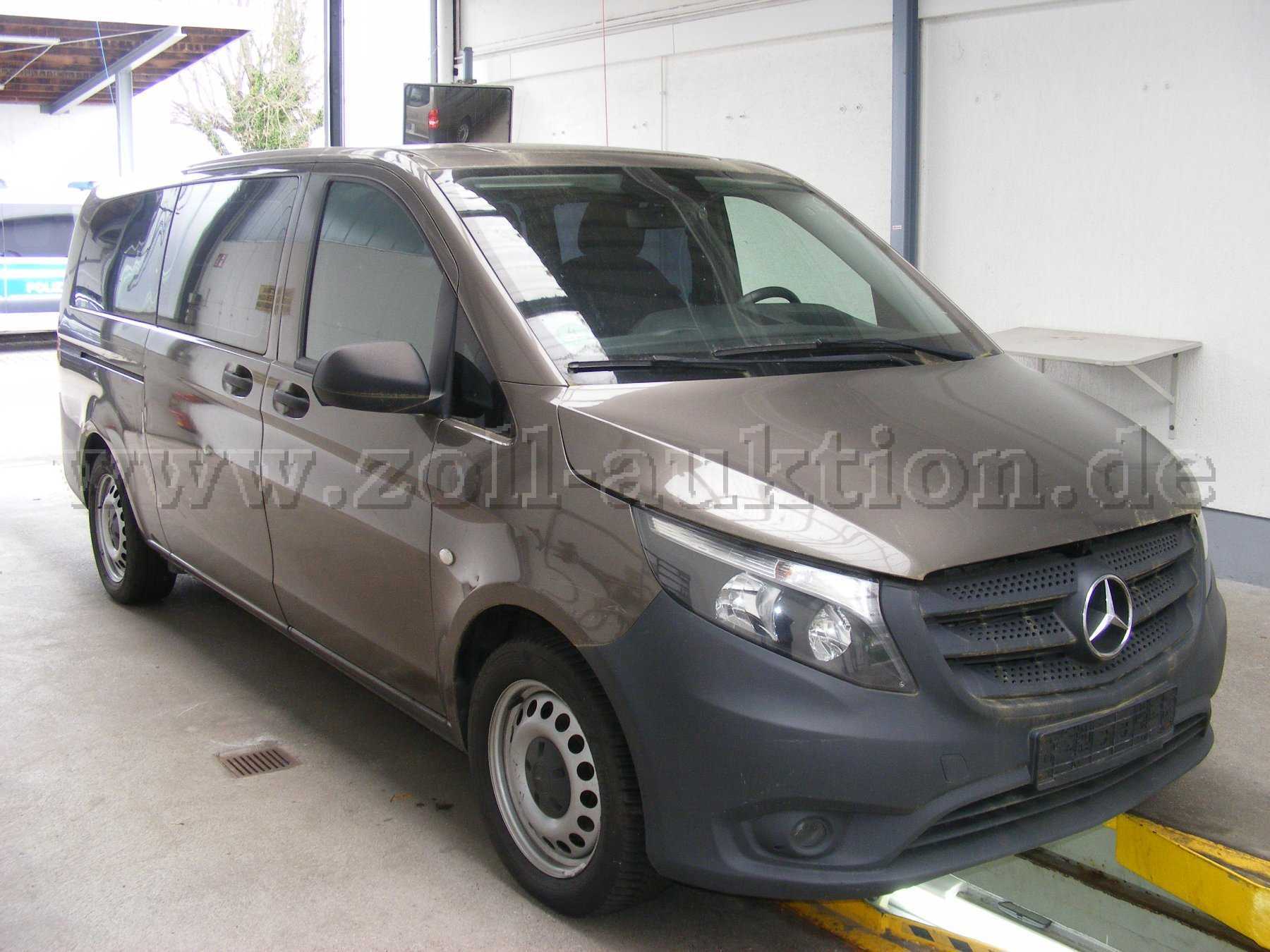 Front und rechte Fahrzeugseite