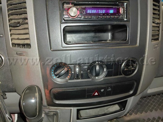 Bild 18:
Bedienelemente und Radio
