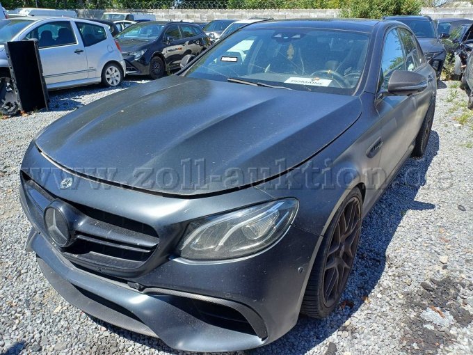 Mercedes E63 - vorne links
