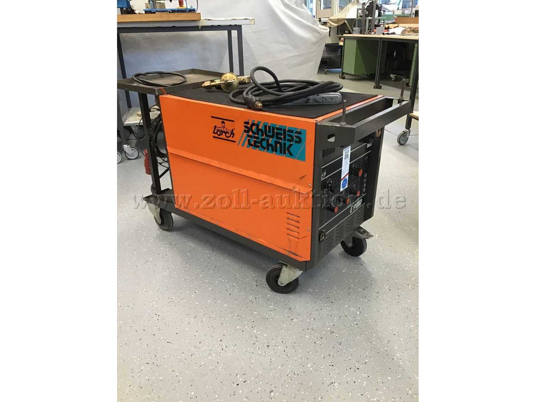 Seitenansicht des kompletten auf Rollen gelagerten Schweißgerätes