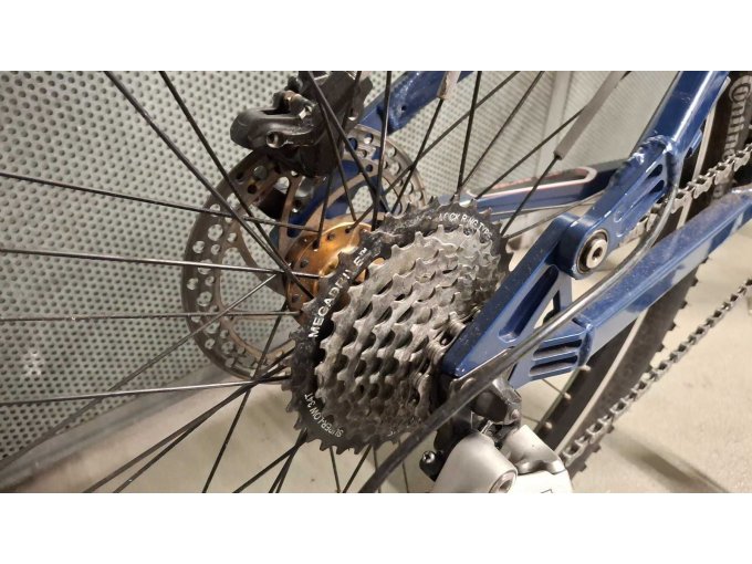 1 MTB, Focus Vario Rookie, blauw, 24-versnellingen XT-versnellingssysteem, 26”, RH42 – foto 5 – kavel bij Zoll-Auktion, Frankfurt am Main
