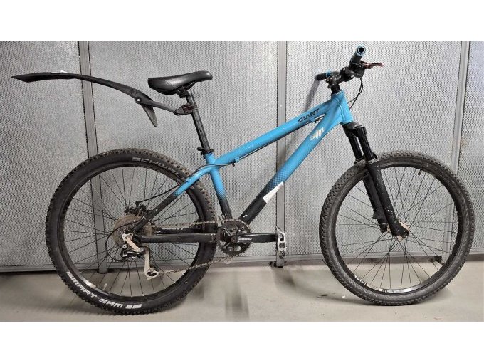 1 MTB, Giant stp, blau, 8-Gang, 26“, RH36 – kavel bij Zoll-Auktion, Frankfurt am Main