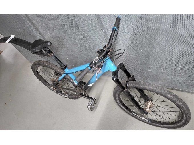 1 MTB, Giant stp, blauw, 8 versnellingen, 26”, RH36 – foto 3 – kavel bij Zoll-Auktion, Frankfurt am Main