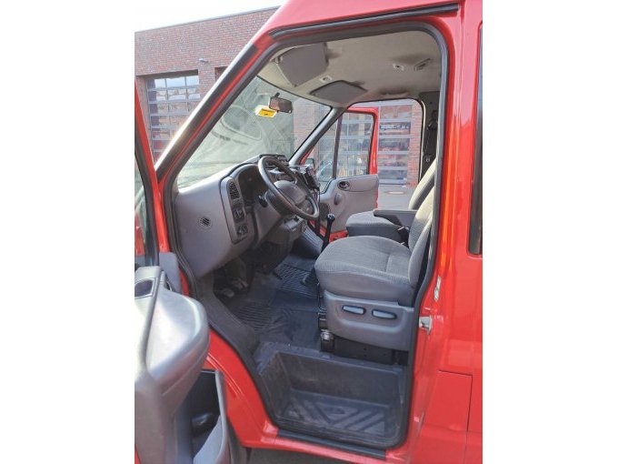 Einstieg Fahrerseite links