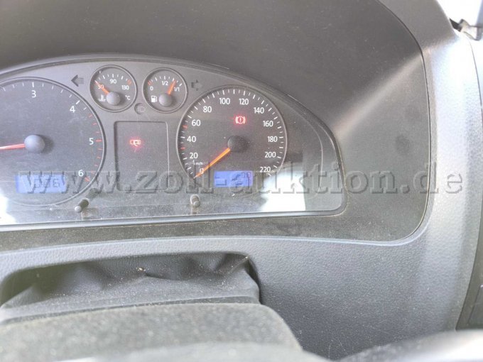 Innenraum / Tacho (Front 4)