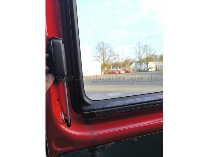 Innenraum (Frond 4) - Schiebetür - defektes Schiebefenster