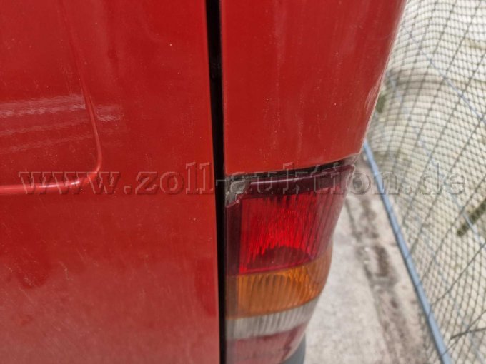 defektes Plastikgehäuse Beifahrerseite hinten