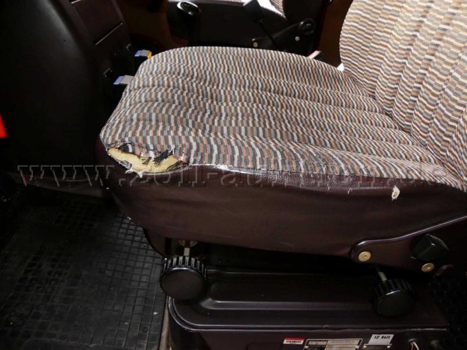 Fahrersitz mit gebrauchsspuren