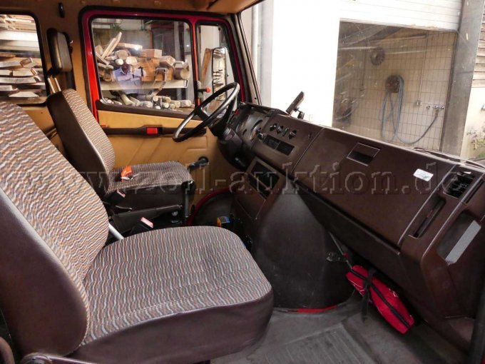 Blick in den Innenraum von der Beifahrerseite