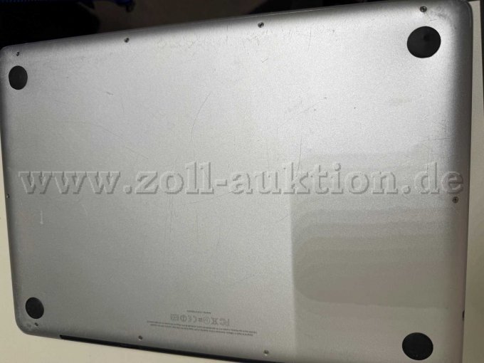 Rückansicht mit Kratzern