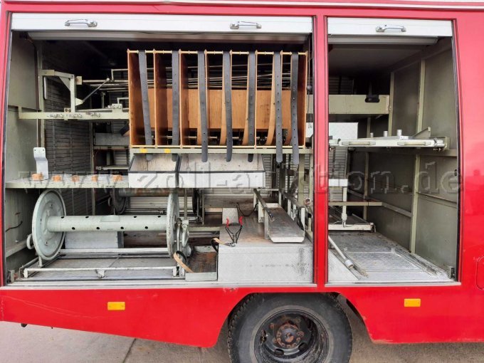 1 Magirus-Deutz 90M 5,9 F Feuerwehr LF8 – foto 6 – kavel bij Zoll-Auktion, Gallin-Kuppentin