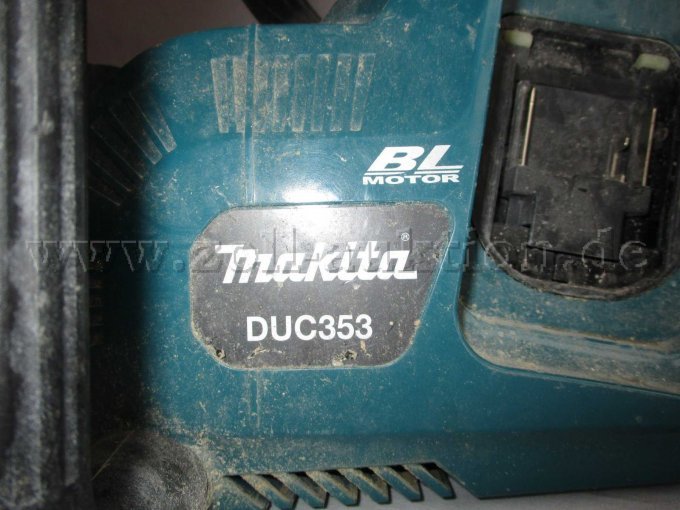 Ansicht Kettensäge mit Bezeichnung der Marke und Modell