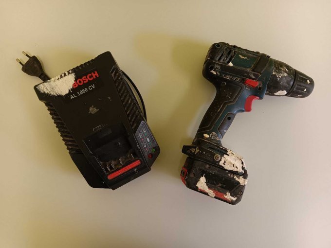 Bosch Professional Akkuschrauber + Ladegerät
