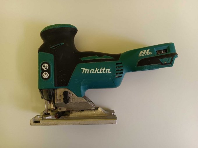 Makita Akku-Pendelhubstichsäge
