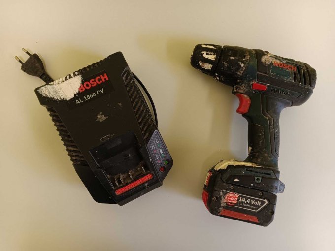 Bosch Professional Akkuschrauber + Ladegerät