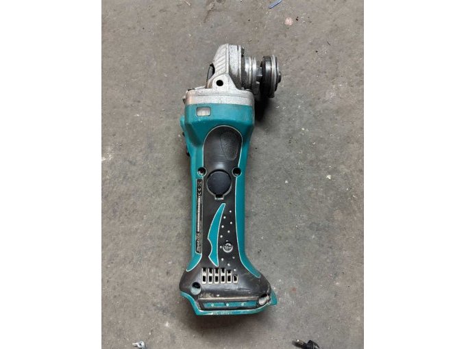 1 Makita DGA452 Akku Winkelschleifer mit Ladegerät, gebraucht – foto 2 – kavel bij Zoll-Auktion, Mainz
