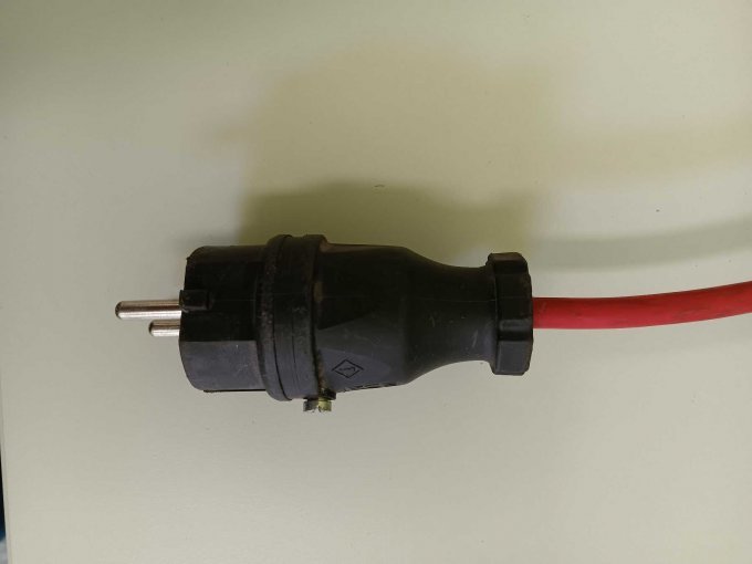 Stecker mit leichten Wackelkontakt