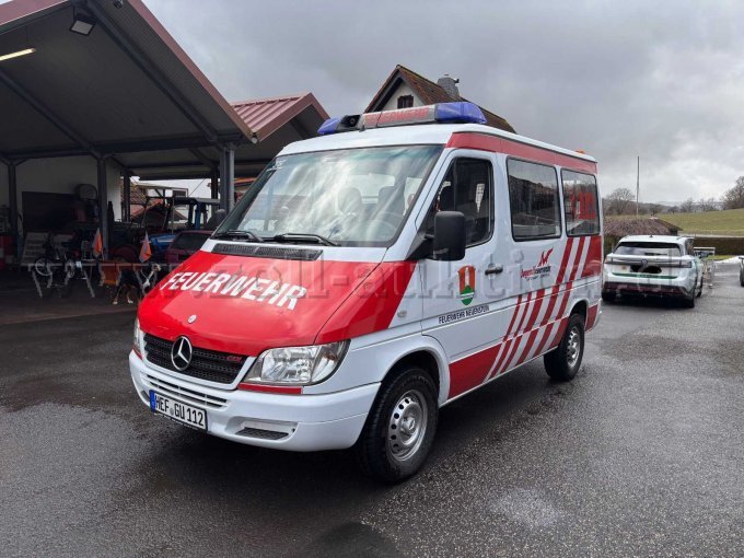 Front-/Seitenansicht Fahrerseite