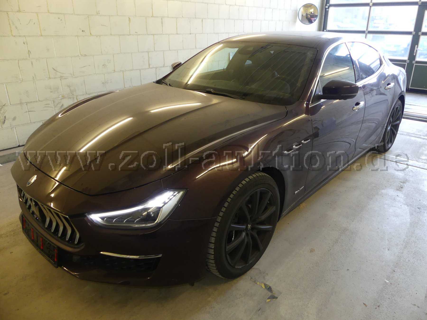 Ansicht Maserati vorne seitlich Fahrerseite