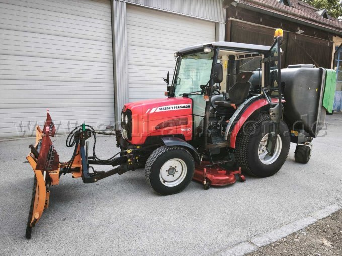 Massey Ferguson Seite links