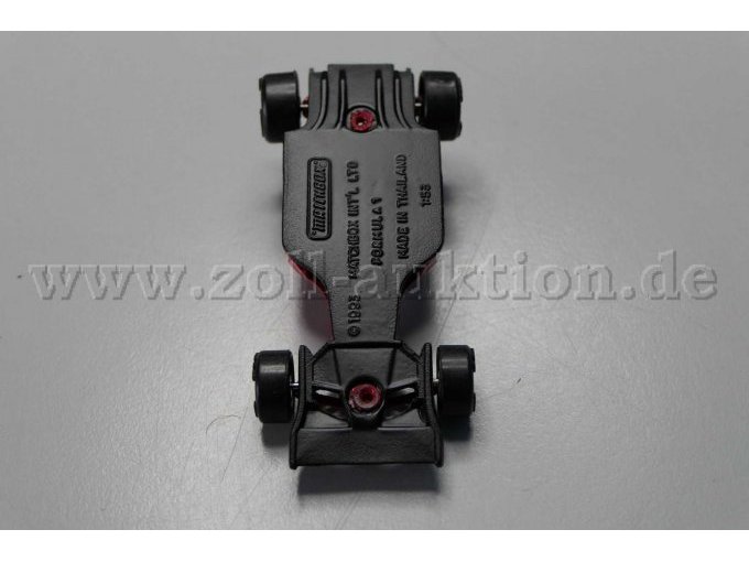 Matchbox Modellauto Kenworth Cabover Racing Transporter mit Ferrari, 1:90 Ansicht von unten