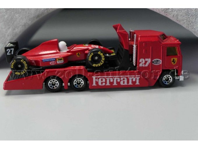 Matchbox Modellauto Kenworth Cabover Racing Transporter mit Ferrari, 1:90 Ansicht von der Seite