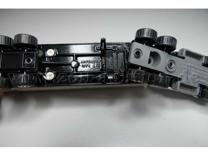 Matchbox Sattelzug Mack Trucks Ansicht von unten