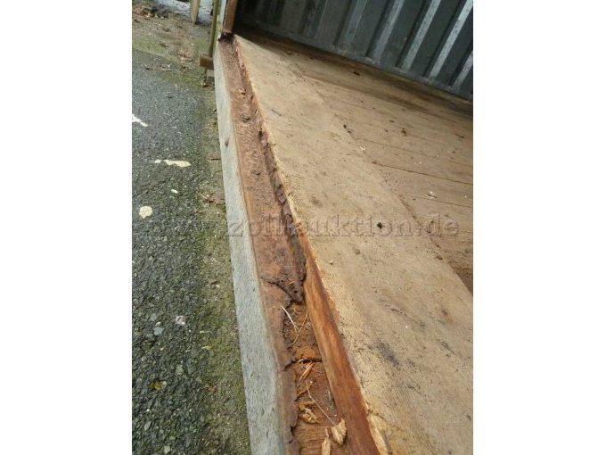 Starke Rostschäden im Tür Bereich