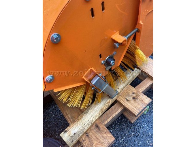 Kehrmaschine Stüzfüße seitlich