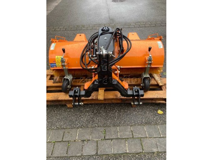 Kehrmaschine Rückansicht