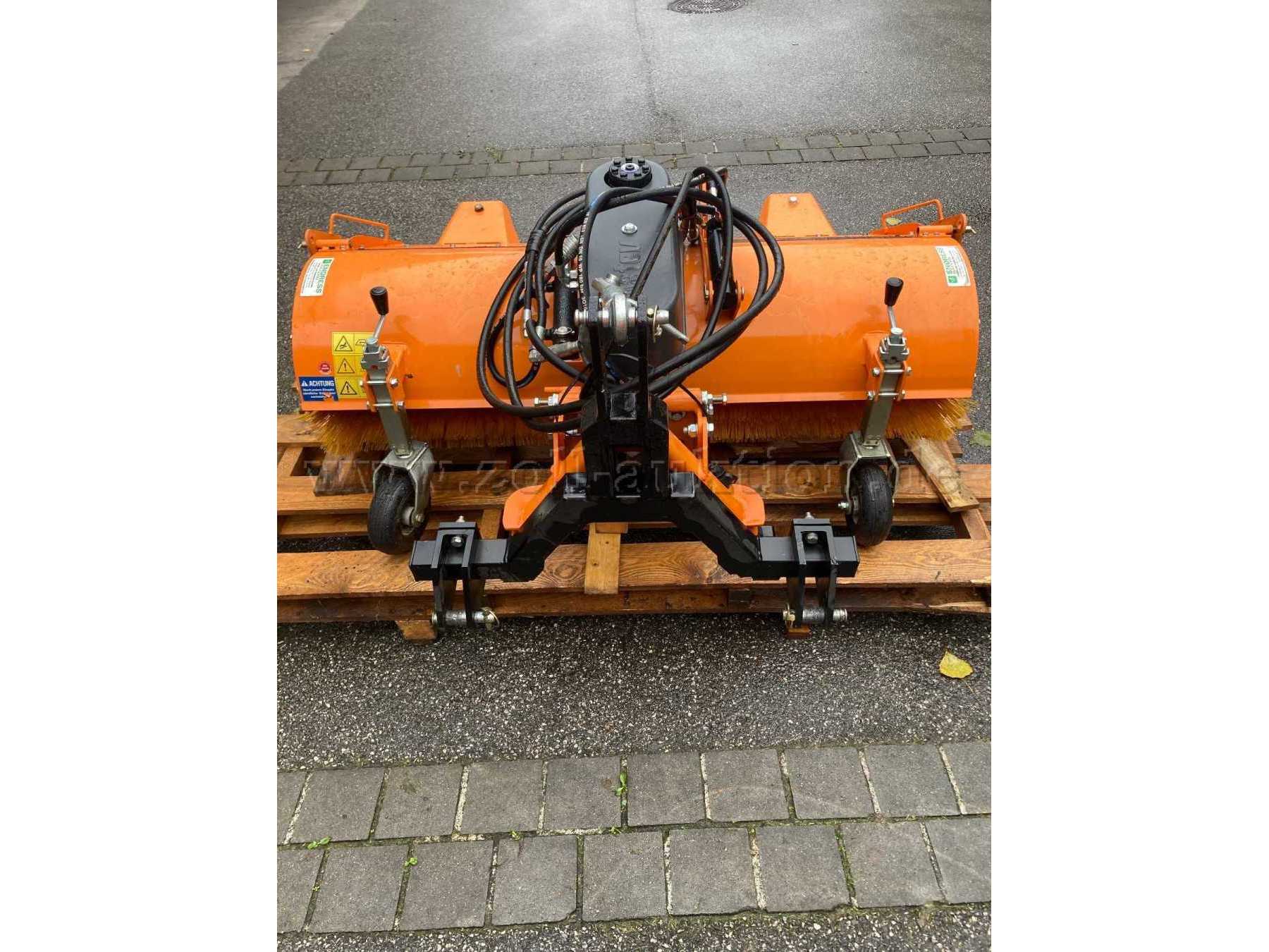 Kehrmaschine Rückansicht
