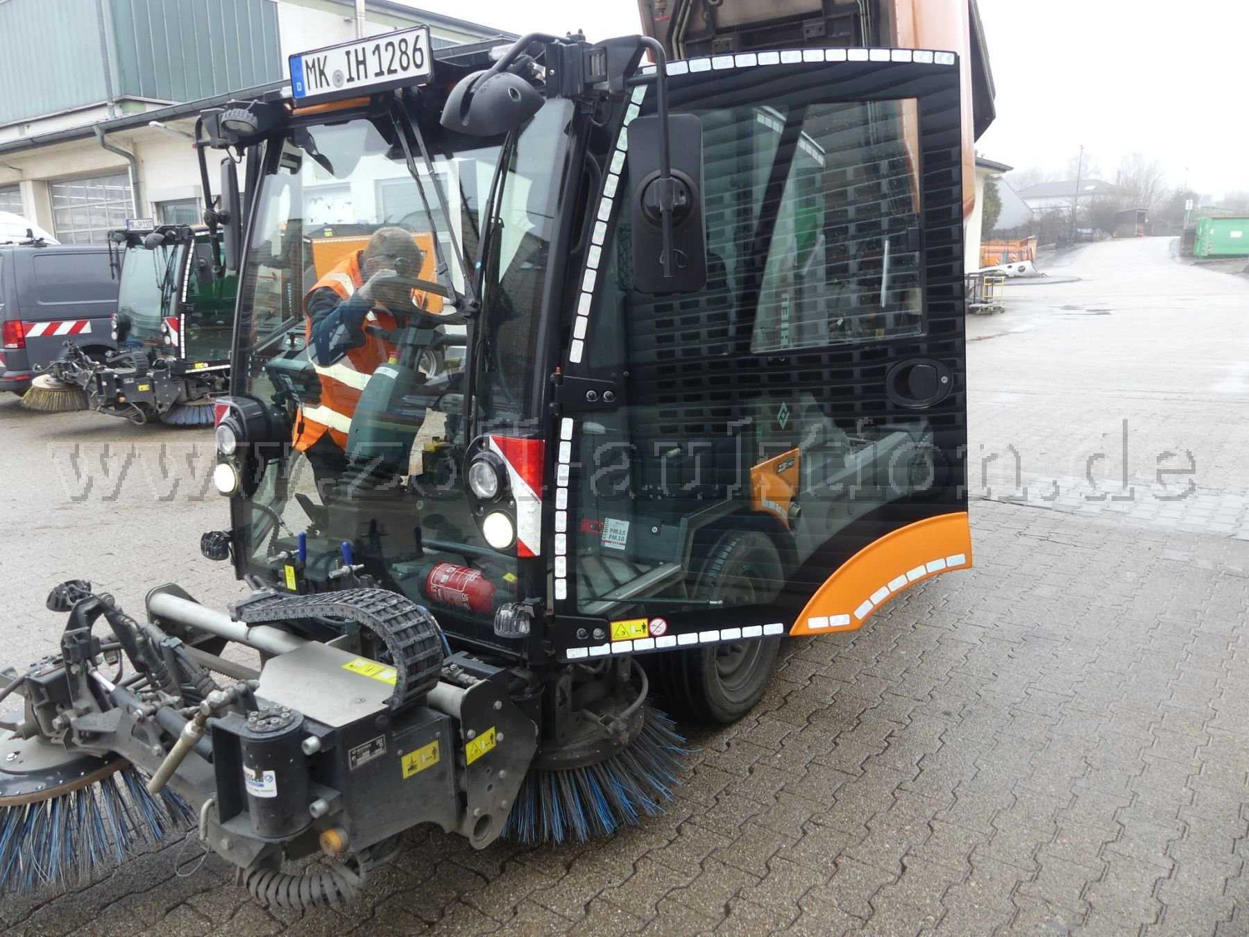 Zoll-Auktion - 1 Mathieu MC 210 AZURA Flex Kehrmaschine (ID 957500)