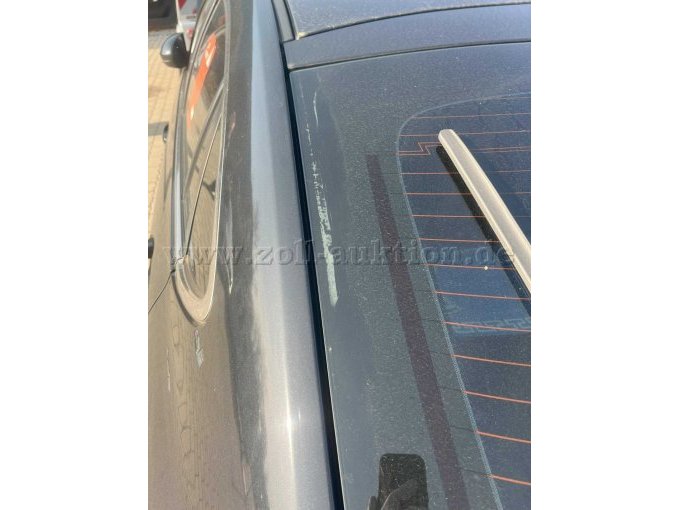 Ablösung linke Heckscheibe