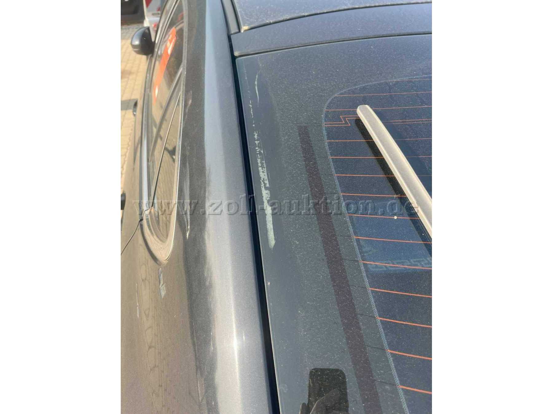 Ablösung linke Heckscheibe