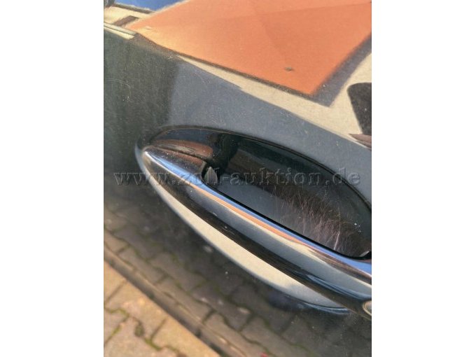 Bild der Schäden an den Türgriffen.