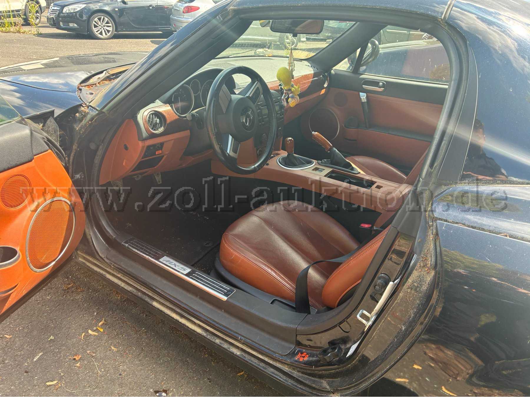 Innenraum Fahrerseite 2