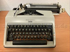 Frontansicht mit geschlossenem Gehäusedeckel